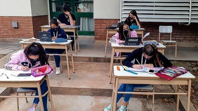 Vuelven a las aulas los que terminan 7mo 5to, una prueba para el inicio de clases en marzo