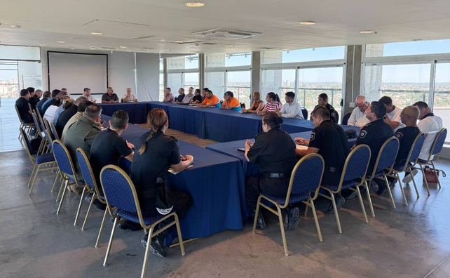 Autoridades policiales, Prefectura, y el servicio de emergencias participaron del c&oacute;nclave por la marat&oacute;n Santa Fe-Coronda.