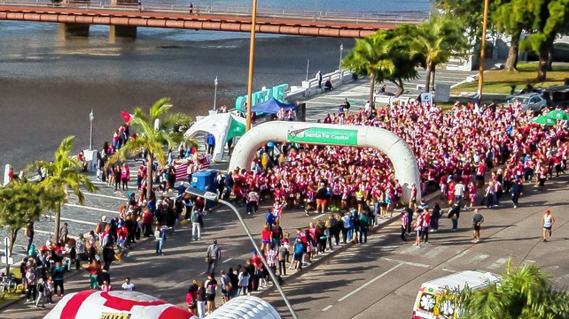 La marat&oacute;n Marea Roja y Blanca se desarroll&oacute; en la costanera santafesina y cont&oacute; con m&aacute;s de 800 competidores.