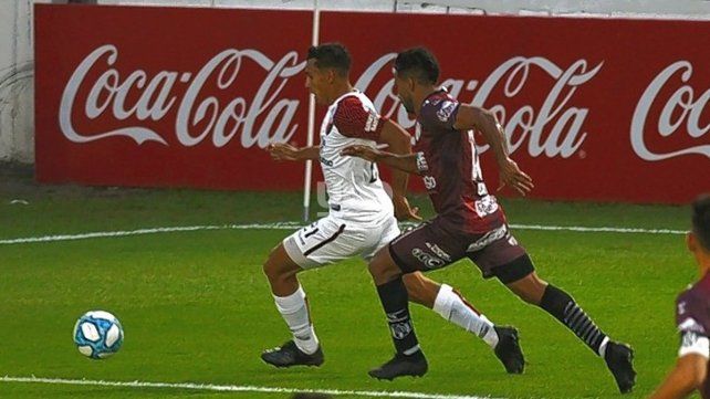 Colón avanzaría en el primer contrato de Eric Meza. Foto: Pool ARGRA