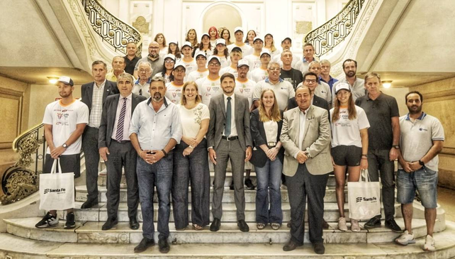 Los nadadores de la 47° edición fueron recibidos en la Casa Gris por el gobernador Pullaro y el intendente Poletti.