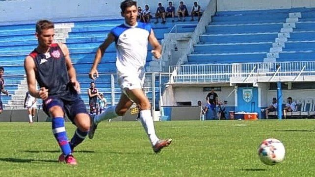 Daniel Ju&aacute;rez suma porotos para estar en el debut ante River. Foto: prensa Uni&oacute;n.