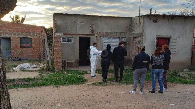 Asesinaron a puñaladas a un hombre en el patio de una vivienda en el barrio Altos de Noguera