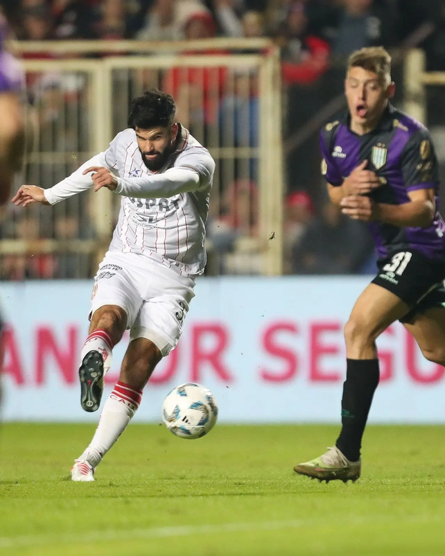 Nicol&aacute;s Orsini, lo mejor de Uni&oacute;n ante Banfield.