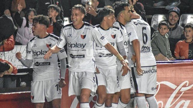 En silencio, Colón lleva cinco partidos sin perder. En silencio, Colón lleva cinco partidos sin perder.