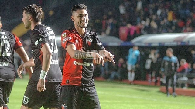 Tomás Sandoval, nuevamente sin protagonismo en Colón, jugará para el Quilmes de Mario Sciacqua. 