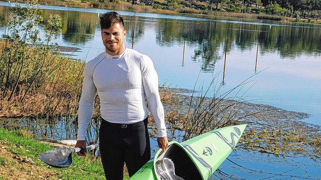 El palista ol&iacute;mpico santafesino lanz&oacute; una rifa para poder traer desde Europa el bote y las palas que compiti&oacute; en Tokio.