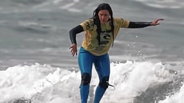 Tete Gil, de 35, no surfeaba hace seis meses tras ser madre. Volvió con todo.