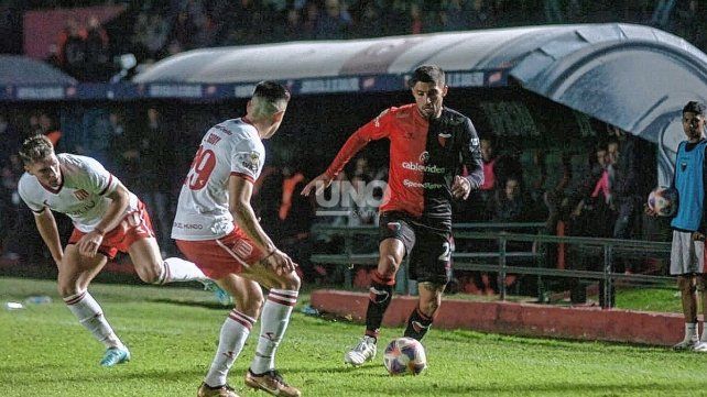 Juan Pablo Álvarez es muy importante en el esquema de Colón, pero en breve debe regresar a Banfield.