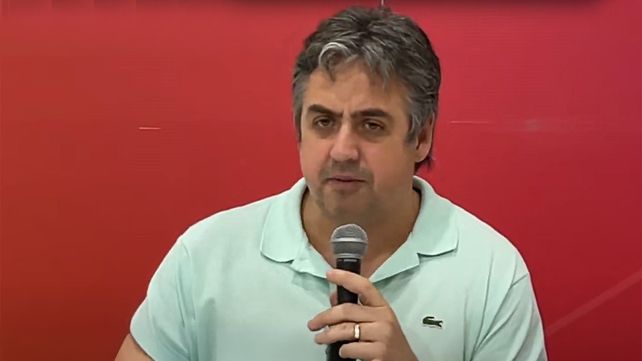 El ministro de Justicia y Seguridad, Pablo Cococcioni, durante la conferencia de prensa en la que anunció que medidas para descomprimir el conflicto con la policía