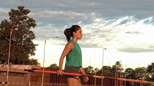 La representante de la Asociaci&oacute;n Santafesina de Atletismo, Victoria Pujato logr&oacute; el segundo puesto en la prueba de salto con garrocha.