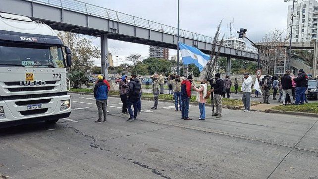 Pesqueños y cabañeros reclaman la reapertura de sus actividades