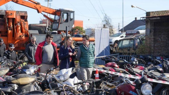 Comenzó una nueva etapa del plan de compactación de vehículos abandonados en depósitos policiales de Santa Fe