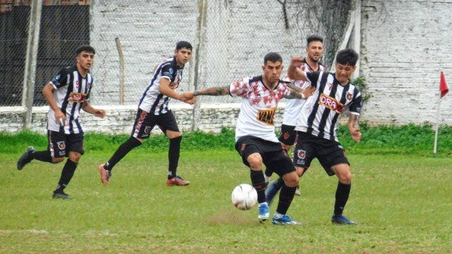  El equipo de barrio Roma se impuso al Cacique por 2 a 1 en el reducto de Mendoza al 4.000.