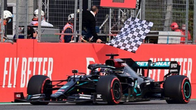 Mercedes conquist&oacute; la Copa de Constructores de la F1 por s&eacute;ptimo a&ntilde;o consecutivo, con una nueva victoria del ingl&eacute;s Lewis Hamilton en Imola