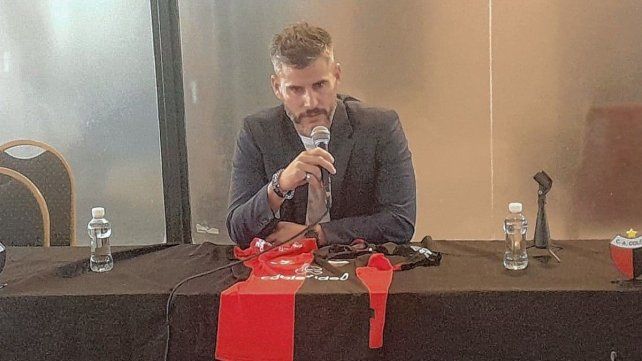 Ariel Pereyra fue presentado como DT de Col&oacute;n.