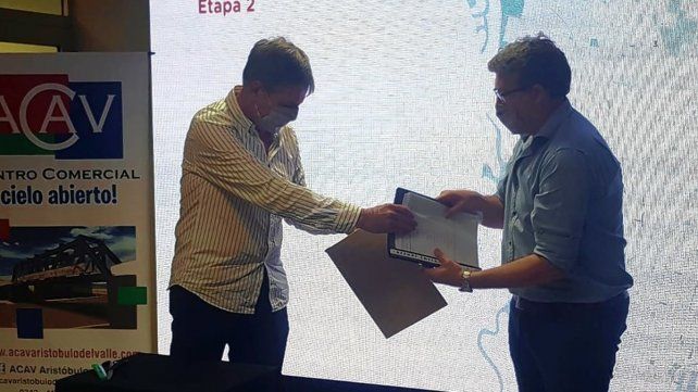 El intendente Emilio Jatón durante la presentación del programa de bacheo