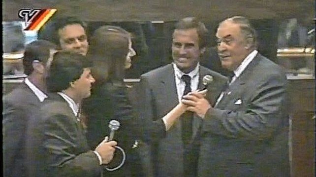 Don Ángel Malvicino y Carlos Reutemann entrevistados por Teté Coustarot y Jorge Álvarez en la inauguración. Recorte de video Youtube.
