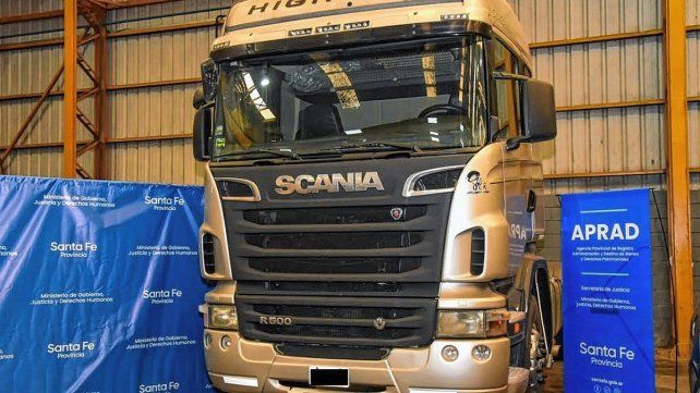 Scania, fabricado en 2012, con un precio base de 2 millones de pesos.