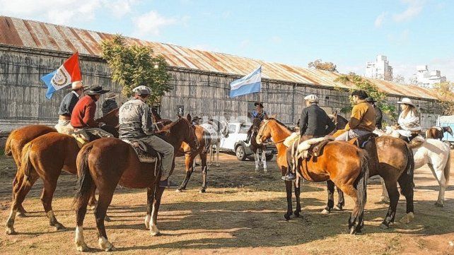Marcharon en protesta del incremento de los casos de robo y matanza de caballos en Santa Fe y la región.  