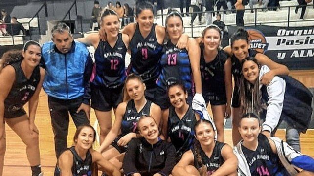 Alma Juniors goleó a República en el Scocco para ratificar su buen presente en el Apertura. Alma Juniors goleó a República en el Scocco para ratificar su buen presente en el Apertura.