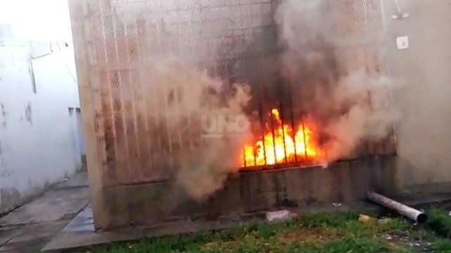 El incendio se produjo en el patio interno de la comisaría
