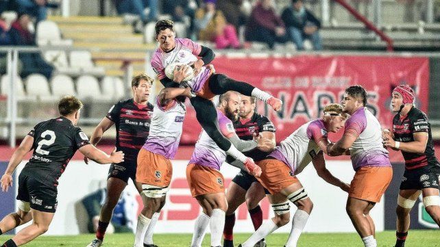 El conjunto local tiene como coach al santafesino Nicol&aacute;s Bruzzone, y la franquicia con sede en San Pablo, a Maximiliano Bustos.