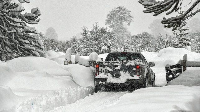 Aventura extrema. Por caminos así de nevados tuvo que andar el equipo para llegar a los spots elegidos.