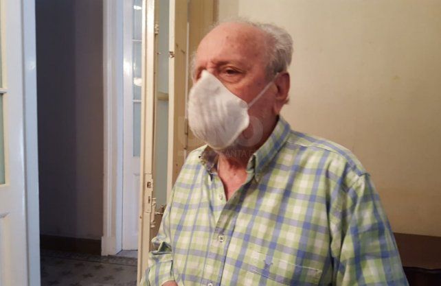 Le sustrajeron una importante suma en pesos y en dólares al dueño de la casa.