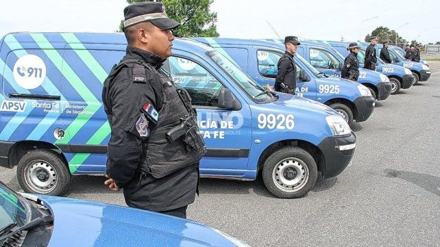 Se realizó la entrega de ocho móviles con los que la Policía de Seguridad Vial comenzará a fiscalizar la velocidad en la circunvalación de Rosario y Santa Fe.