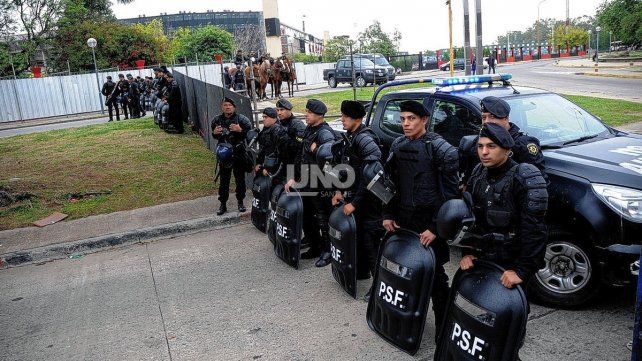 Col&oacute;n no quiere saber nada con perder la local&iacute;a ante Uni&oacute;n y tambi&eacute;n mete presi&oacute;n.