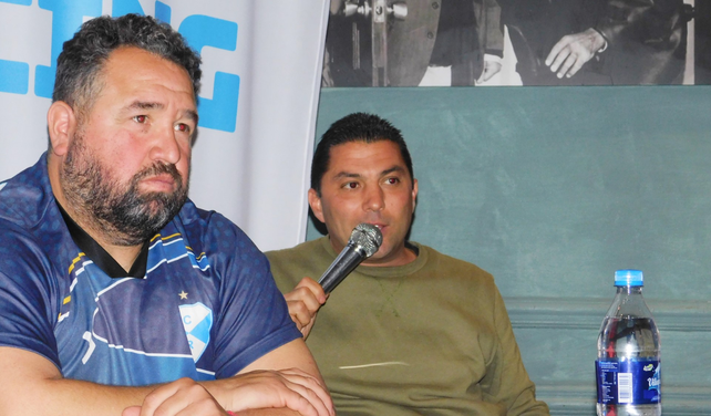 El presidente de la Liga Santafesina, Leonidas Bonaveri, acompañó a Ciclón Racing en la presentación del torneo.