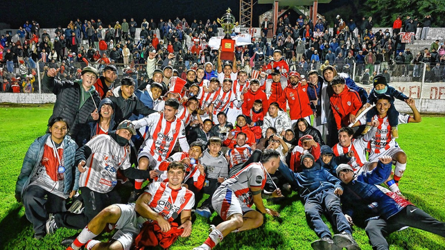 En la gran final de vuelta, disputada en el estadio Pedro Mutio, el Decano derrot&oacute; 2-1 a Patronato.