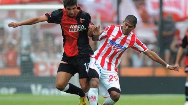 Se cumplen ocho años del último triunfo en el Brigadier López de Colón en el clásico ante Unión. Foto: Télam 