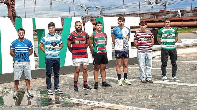 Los capitanes de los clubes de la USR que participan de la Copa Santa Fe de rugby en el Puente Colgante.