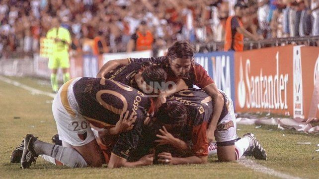 Col&oacute;n venci&oacute; a Universidad Cat&oacute;lica 3-2 en el partido de ida de la fase inicial de la Copa Libertadores 2010. Archivo.
