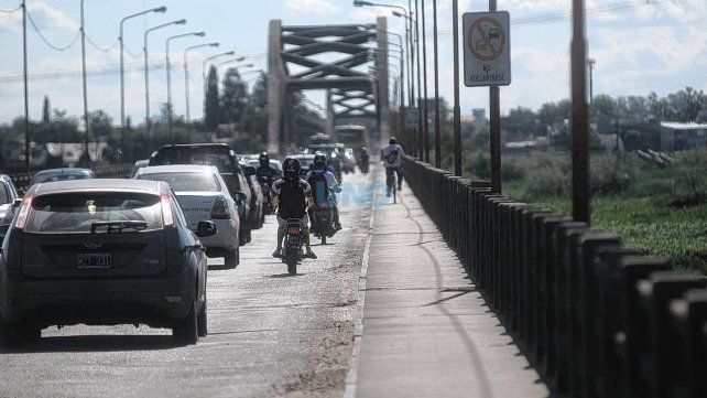 La necesidad de que se concrete promesa de Nación de construir un nuevo puente entre Santa Fe y Santo Tomé se refleja todos los días en el puente Carretero.