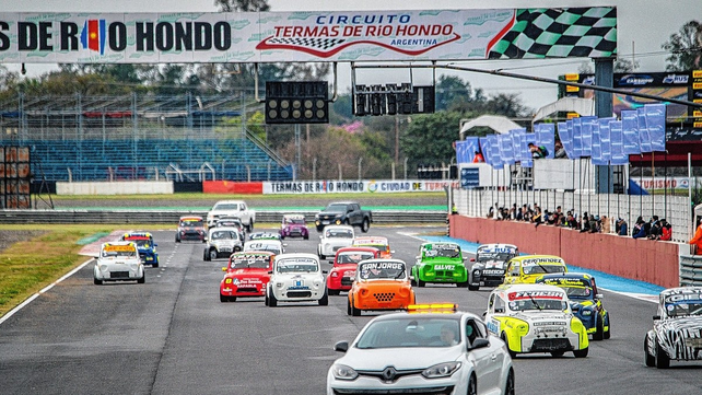 Los Fiat 600 TS brindaron un gran espectáculo en las dos finales disputadas en Santiago del Estero. Los Fiat 600 TS brindaron un gran espectáculo en las dos finales disputadas en Santiago del Estero.