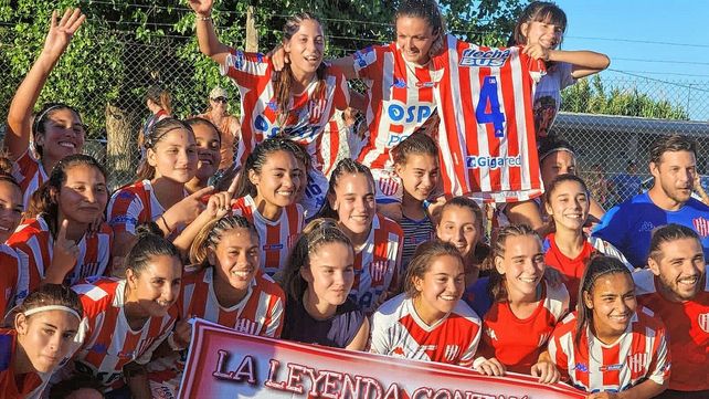 El fútbol femenino de Unión sigue su crecimiento y volvió a quedarse con dos títulos.