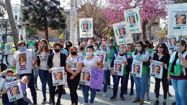 ATE y Ni Una Menos acompañaron el reclamo durante la audiencia del femicida de Cecilia Burgadt.