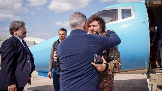 Milei junto a Llaryora, en la provincia de C&oacute;rdoba.