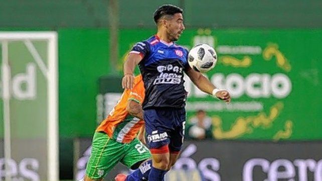 El volante Nelson Acevedo, titular en el ciclo Azconzábal, termina su contrato con Unión en junio. 