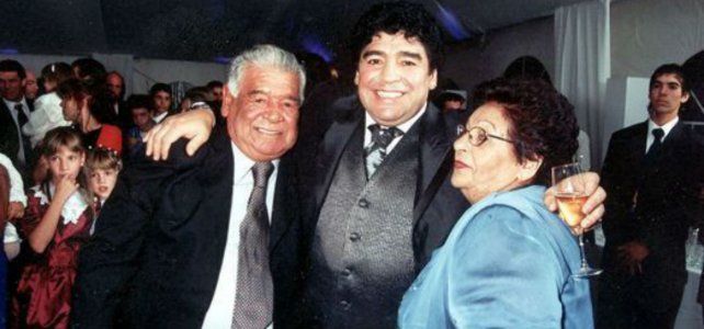 Don Diego y Do&ntilde;a Tota, dos de los pilares m&aacute;s importantes de Diego Maradona en su vida.