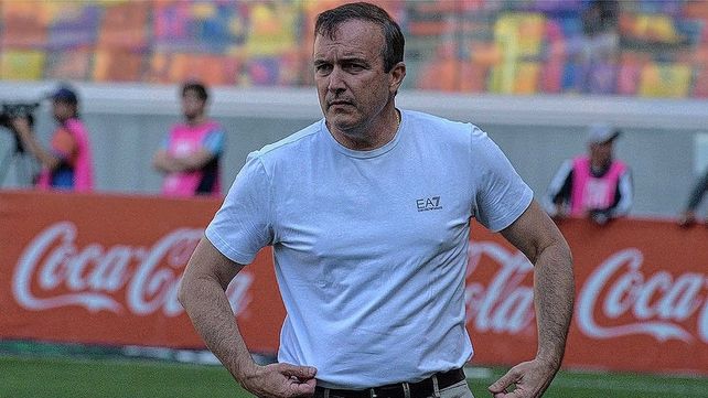 Abel Balbo recorrió las instalaciones de City Bell, acordó su llegada a Estudiantes que aún no lo oficializó.