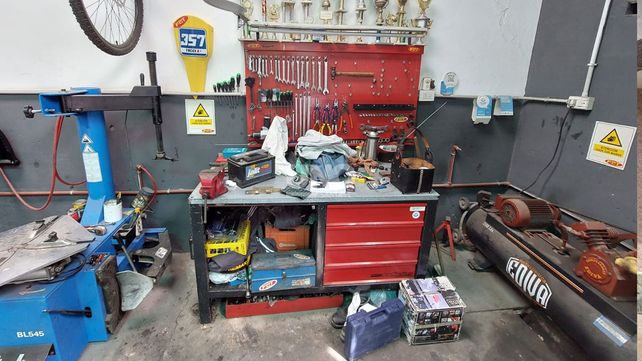 El taller mecánico que fue vaciado por los delincuentes
