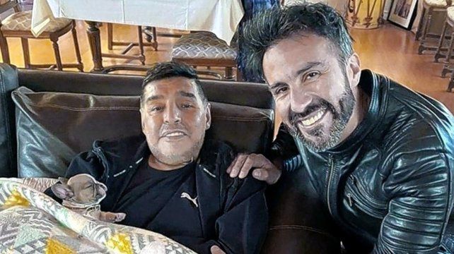 El médico de Maradona, Leopoldo Luque, le falsificó la firma. 