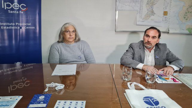 Claudia Mazzola, coordinadora provincial del Censo, y Gabriel Frontons, director del Instituto Provincial de Estadísticas y Censos de Santa Fe.