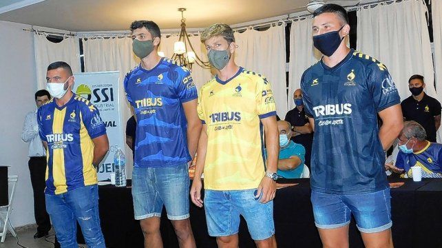 El plantel superior de El Quill&aacute; mostr&oacute; la remozada camiseta que utilizar&aacute; en el campeonato Apertura de Liga Santafesina.