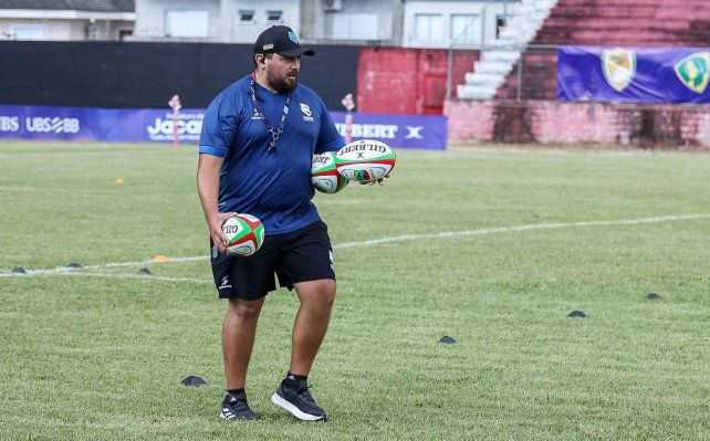 El ex Puma de Uni de Santa Fe, Maximiliano Chinchu Bustos, es uno de los entrenadores de Cobras de Brasil.