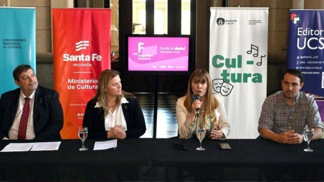 La ministra de Cultura de Santa Fe, Susana Rueda en la presentación de la Feria del Libro en la Estación Belgrano.